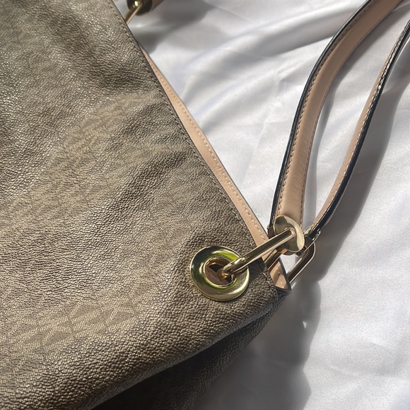 SOLD-Michael Kors Raven Large Shoulder Tote - Picture 6 of 11